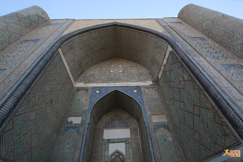 Bibi-Khanym Mosque entrance