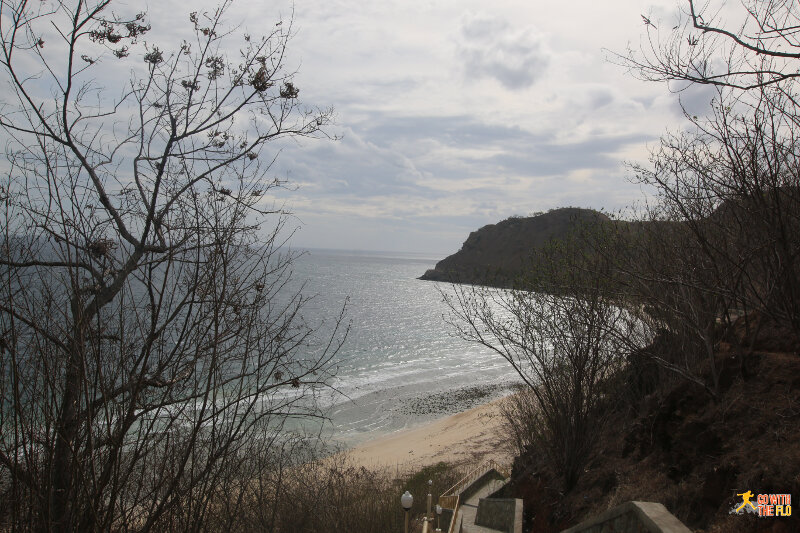 Nice, unspoilt beach behind the Cristo Rei