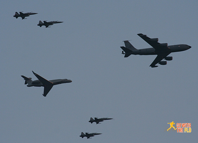 Last flypast: KC-135R with a G550 behind it, escorted by F-5S Interceptors