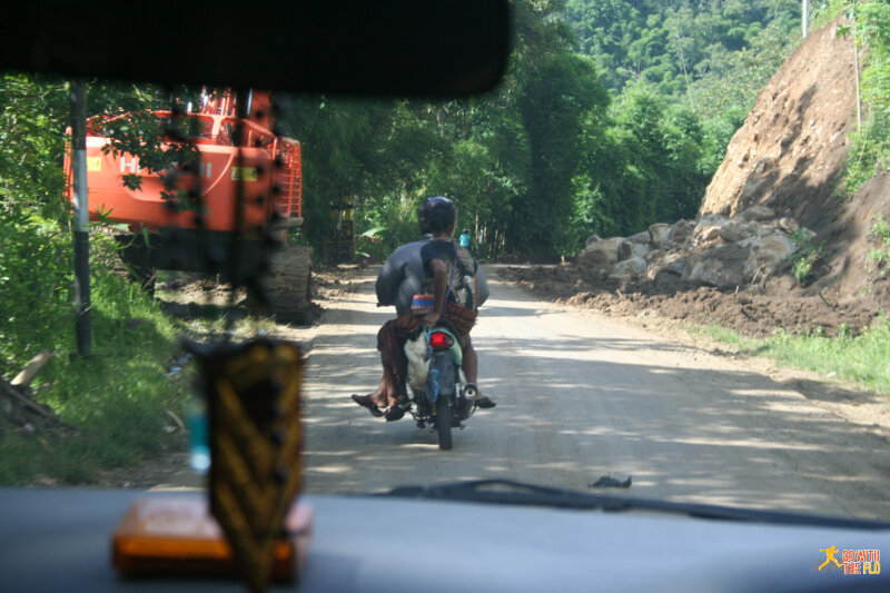Right away we knew we had arrived in Indonesia, when we saw the first live chicken transported on a motorbike