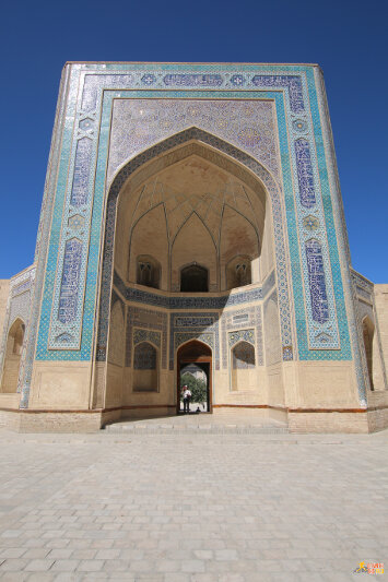 Kalon Mosque entrance
