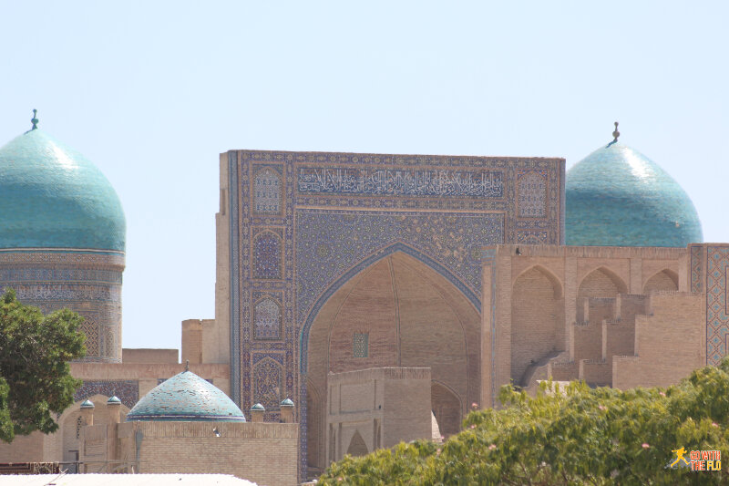 View back towards Mir-i-Arab Medressa