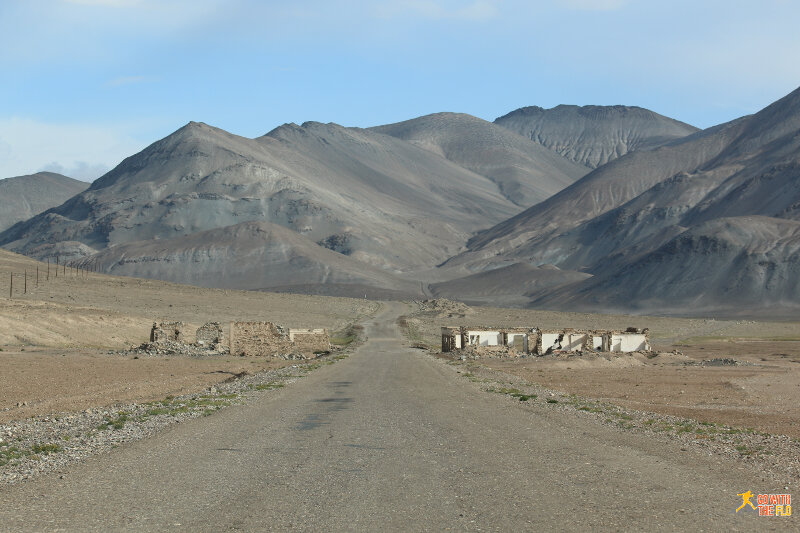 On the way from Murghab to Karakul in Tajikistan