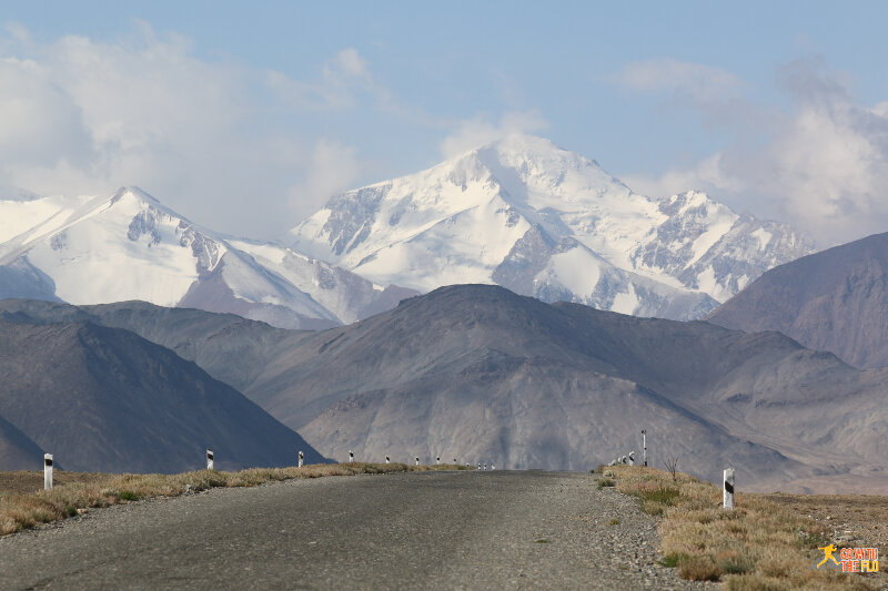 View from Karakul back towards the mountains