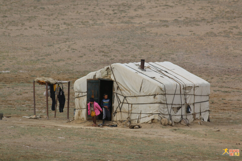 A yurt offering homestay somewhere in the middle of nowhere between Murghab and Karakul. Probably popular with the many cyclists on the road.