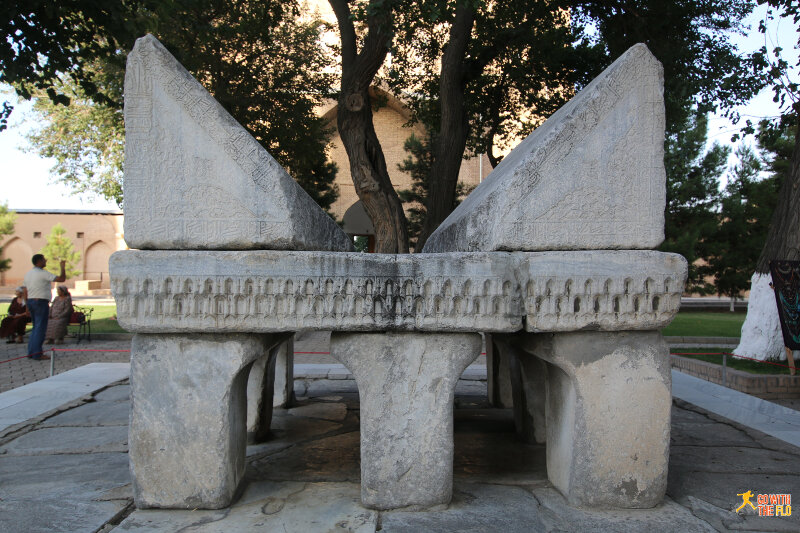 Marble Qurand stand in the Bibi-Khanym Mosque courtyard
