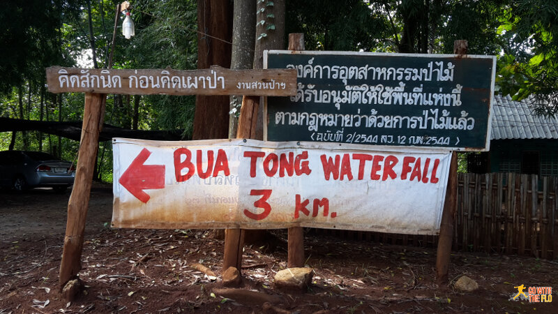 Sign for farangs towards the Bua Tong Waterfall