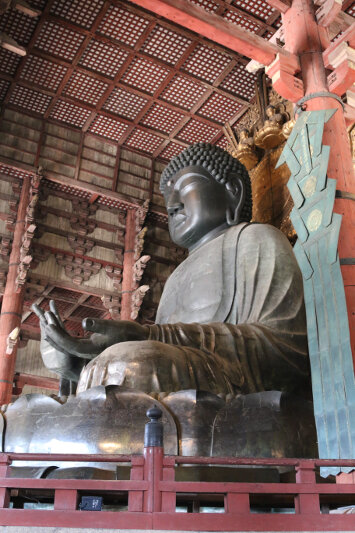 Tōdai-ji - bronze Buddha