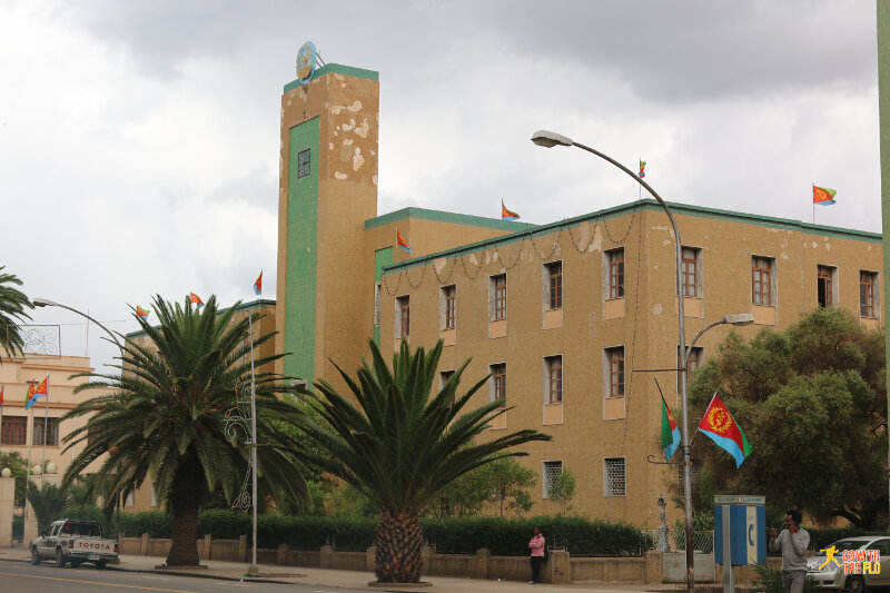 Building on Harnet Avenue