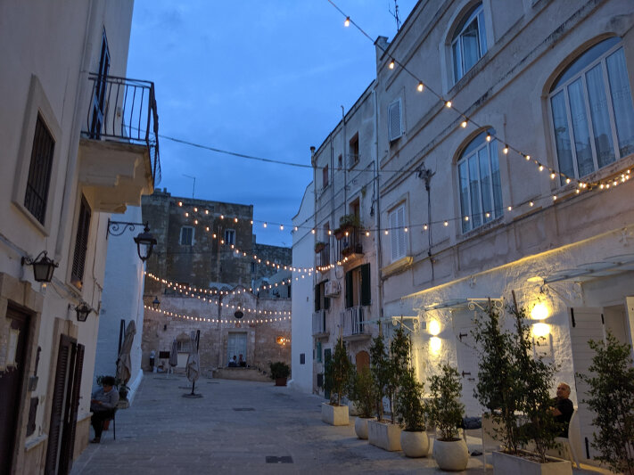 Monopoli at night