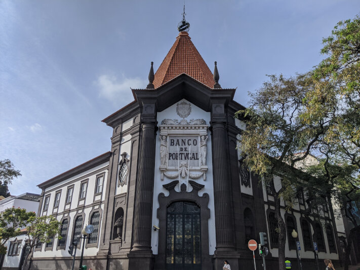 Banco de Portugal on Av. Arriaga